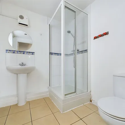 Image 5 - White Close, Slough, SL1 3TU, United Kingdom - Apartment for rent