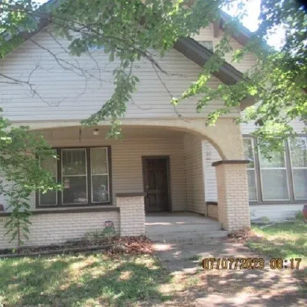 Buy this 5 bed house on 661 South 4th Street in Union City, TN 38261