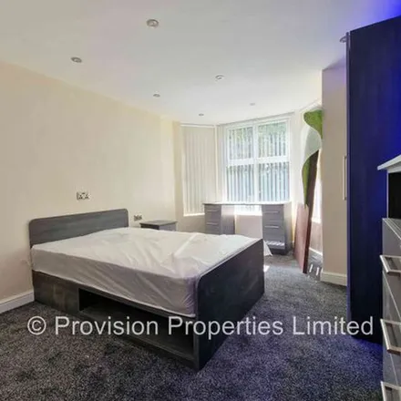 Image 9 - Cliff Road, Leeds, LS6 2BF, United Kingdom - Apartment for rent