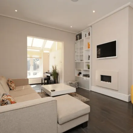 Image 1 - Chomley Gardens, Mill Lane, London, NW6 1AE, United Kingdom - Townhouse for rent