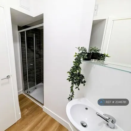 Image 7 - The Meadow Way, London, HA3 7BP, United Kingdom - House for rent