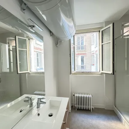 Image 8 - 99 Rue Damrémont, 75018 Paris, France - Apartment for rent