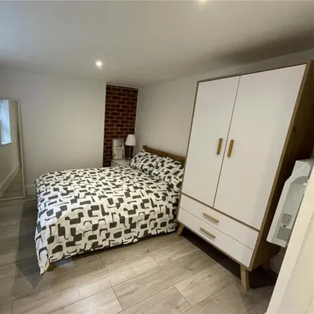 Image 5 - Penn Court, 7 Swan Lane, Winchester, SO23 7AA, United Kingdom - Room for rent