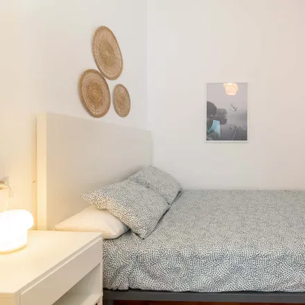 Rent this 6 bed room on Can Pizza in Ronda de la Universitat, 20