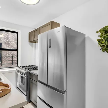 Image 1 - 2830 Briggs Avenue, New York, NY 10458, USA - Apartment for rent