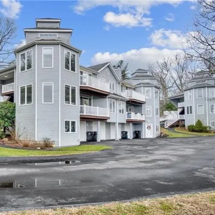 Buy this 1 bed condo on 28 Quarry Dock Road in Branford, CT 06405