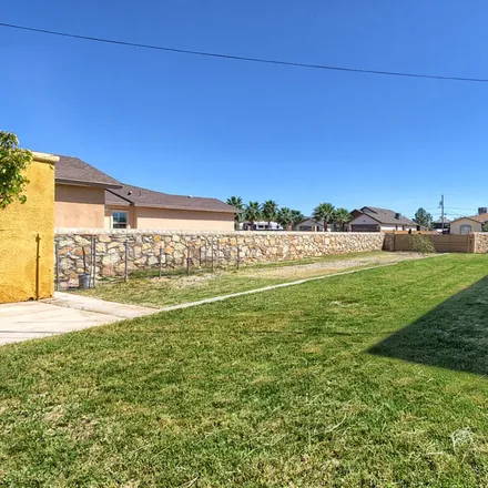 Image 3 - 327 Schely Drive, El Paso County, TX 79836, USA - House for sale