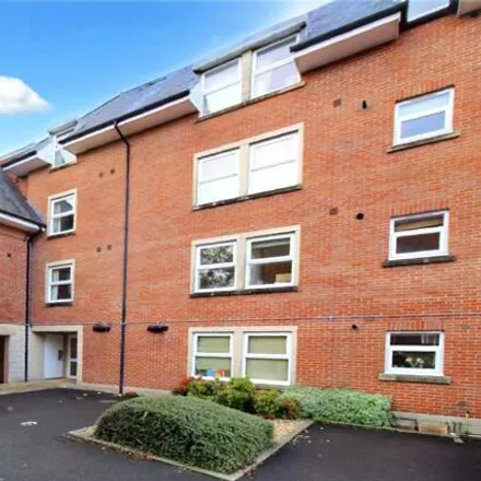 Rent this 2 bed room on The Commonweal School in The Mall, Swindon