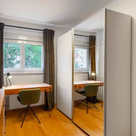 Rent this 3 bed room on Saphirweg 4 in 70174 Stuttgart, Germany