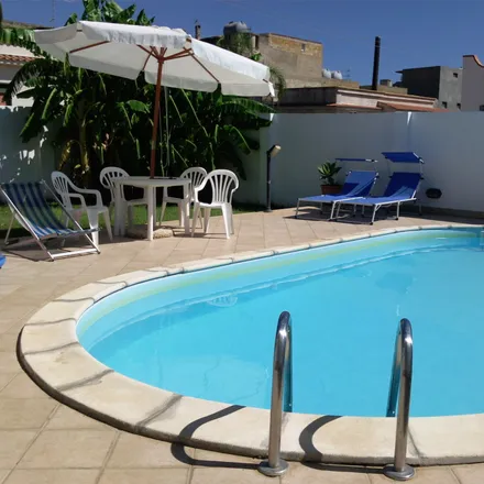 Rent this 3 bed house on Via Pindaro in 91022 Castelvetrano TP, Italy