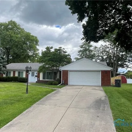 Buy this 3 bed house on 3838 Greenview Dr in Toledo, Ohio