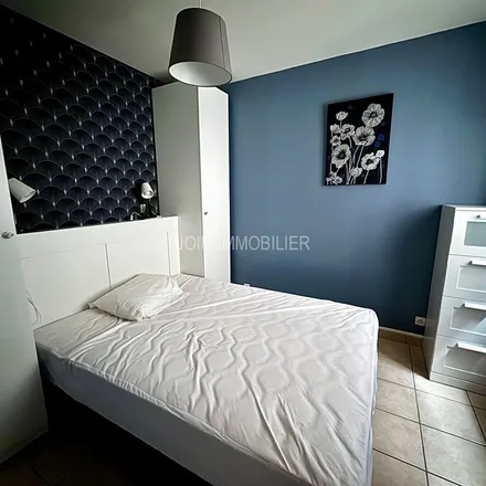 Rent this 2 bed apartment on Dieppe in Boulevard du Général de Gaulle, 76200 Dieppe