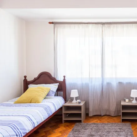Rent this 4 bed room on Garagem Graciosa in Rua da Graciosa, 4050-446 Porto