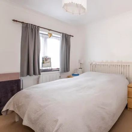 Image 6 - Kipling Court, Tennyson Road, London, W7 1LN, United Kingdom - Apartment for sale