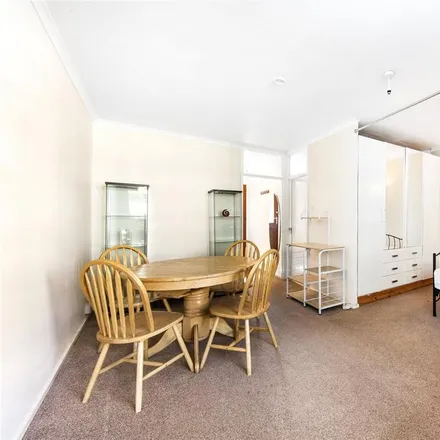 Rent this studio apartment on 48-161 Clarence Gardens in London, NW1 3LH