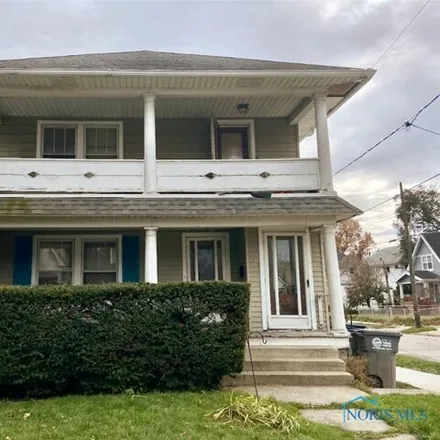 Buy this 4 bed house on 645 Spring Grove Avenue in Toledo, OH 43605