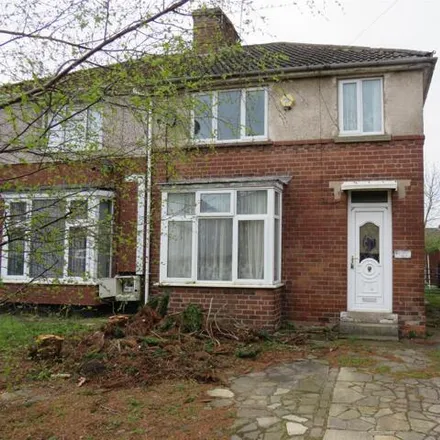 Buy this 3 bed duplex on Crookes Broom Avenue in Hatfield, DN7 6JQ