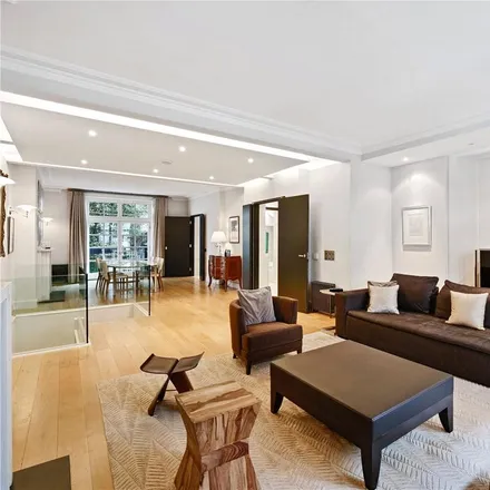 Rent this 3 bed apartment on 4 Dunraven Street in London, W1K 7FH