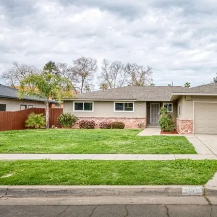 Buy this 3 bed house on 1074 West Magill Avenue in Fresno, CA 93711