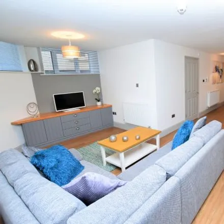 Rent this 3 bed apartment on 16 Oakfield Place in Bristol, BS8 2BJ