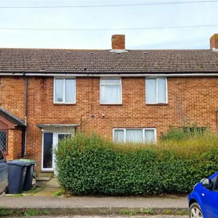 Buy this 3 bed townhouse on Riders Lane in Purbrook Way, Havant