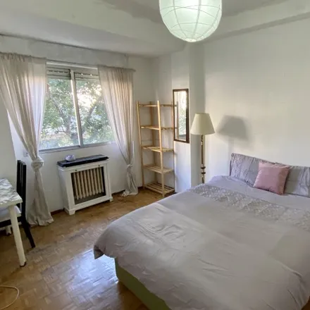 Rent this 5 bed room on Madrid in Calle de Francisco Silvela, 47