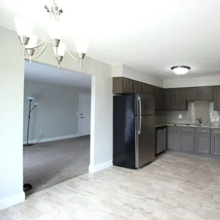 Image 4 - 2012 Tracy Dr Apt 4, Bloomington, Illinois, 61704 - House for sale