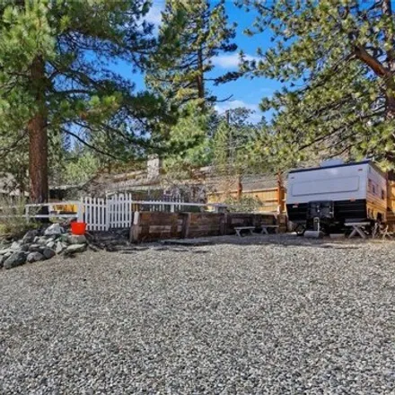 Image 1 - 717 Apple Avenue, Wrightwood, CA 92397, USA - House for sale