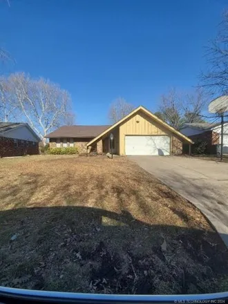 Rent this 3 bed house on 4929 South 94th East Place in Tulsa, OK 74145