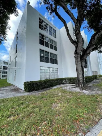 Buy this 1 bed condo on Webby's Grub & Pub in 6910 Cypress Road, Plantation Gardens