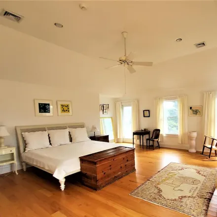Rent this 4 bed house on Southold in NY, 11971