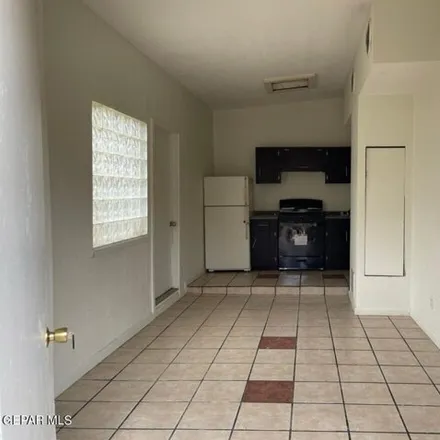 Image 2 - 2920 Myles St Unit B, El Paso, Texas, 79930 - House for rent