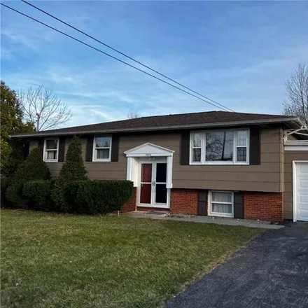 Buy this 3 bed house on 7870 Oneida Trail in Cicero, NY 13030