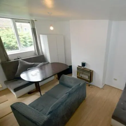 Image 2 - Brook Hill, Saint George's, Sheffield, S3 7RD, United Kingdom - Apartment for rent