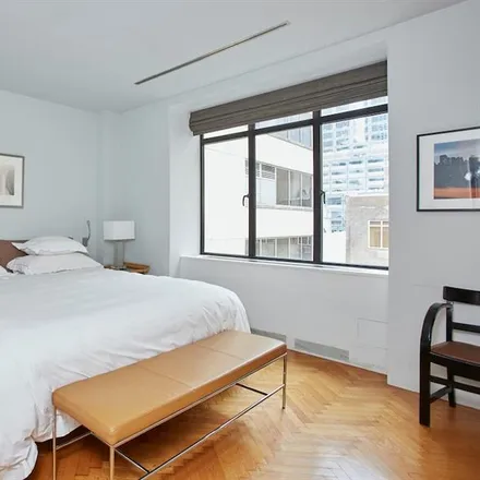 Image 5 - 24 WEST 55TH STREET 10B in New York - Apartment for sale
