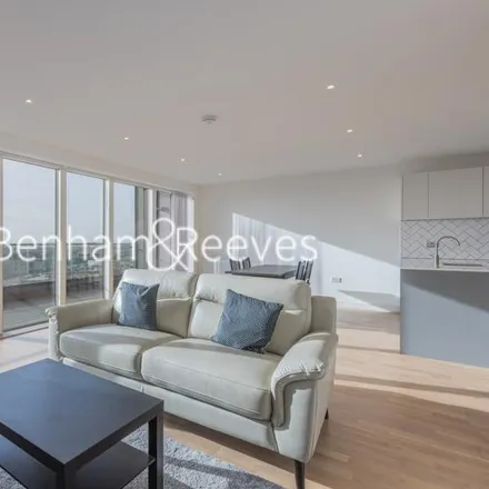Rent this 3 bed apartment on Edwin House in Greenleaf Walk, London