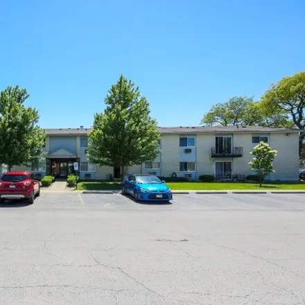 Buy this 1 bed condo on 8815 Jody Lane in Maine Township, IL 60016