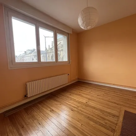 Rent this 2 bed apartment on 2 Rue des Sergents in 80000 Amiens, France
