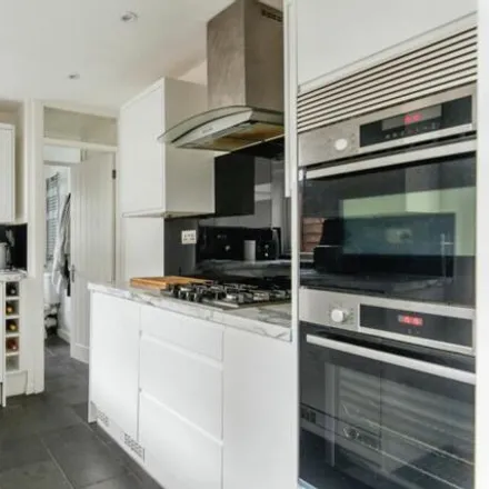 Image 4 - Black Horse, Crofton Road, London, BR6 8NW, United Kingdom - Townhouse for rent