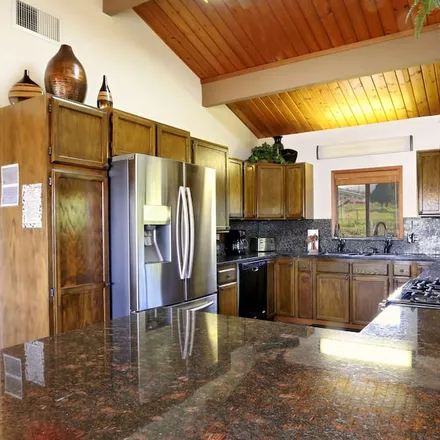 Rent this 4 bed house on Makawao in HI, 96768