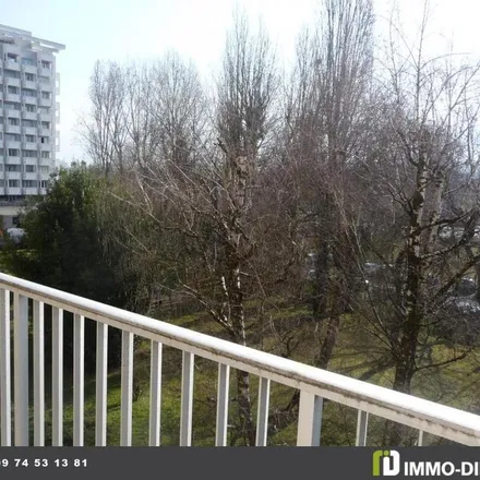 Rent this 3 bed apartment on 50 Avenue de Chartreuse in 38240 Meylan, France