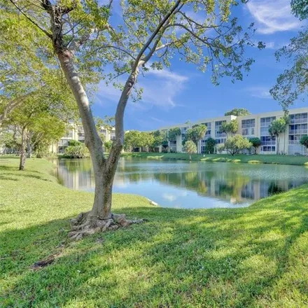 Buy this 2 bed condo on Oakland Park Boulevard & Northwest 47th Terrace in West Oakland Park Boulevard, Lauderdale Lakes