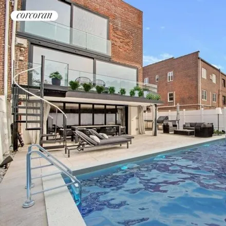 Image 2 - 69-04 Ditmars Boulevard, New York, NY 11370, USA - Townhouse for sale