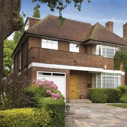 Rent this 6 bed house on 11 Carlyle Close in London, N2 0QU