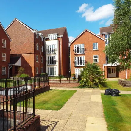 Rent this 2 bed room on 17-35 Birch Meadow Close in Warwick, CV34 4TZ
