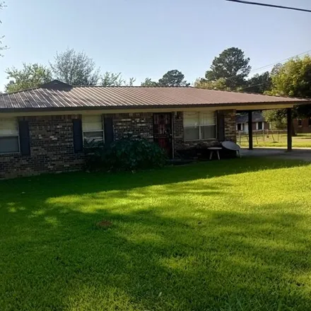 Buy this 4 bed house on 941 5th Street in West Point, MS 39773