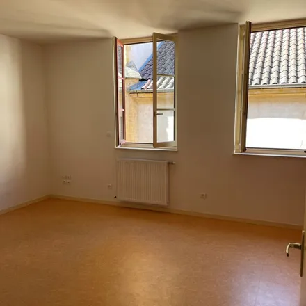 Image 3 - 14 Rue Charles de Gaulle, 42190 Charlieu, France - Apartment for rent
