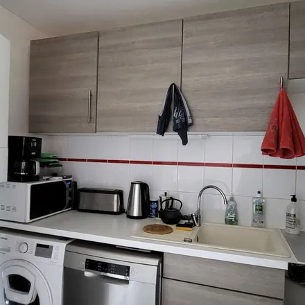 Rent this 3 bed apartment on Avenue Frédéric Mistral in 83500 La Seyne-sur-Mer, France