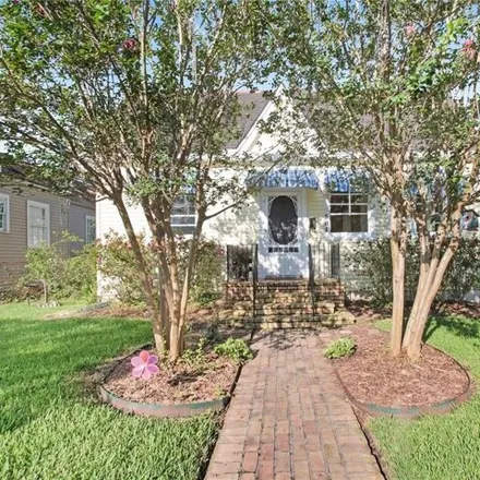 Buy this 2 bed house on 504 Ridgelake Drive in Beverly Knoll, Metairie