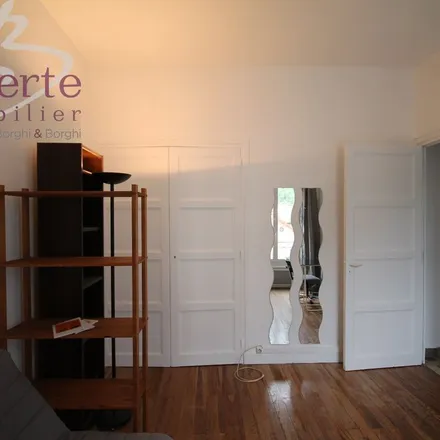 Image 2 - 37 Rue de Mortillet, 38000 Grenoble, France - Apartment for rent